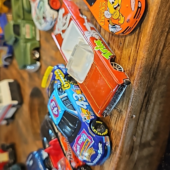 Hot Wheels Race Cars & Delivery Trucks Collection - Picture 4 of 16